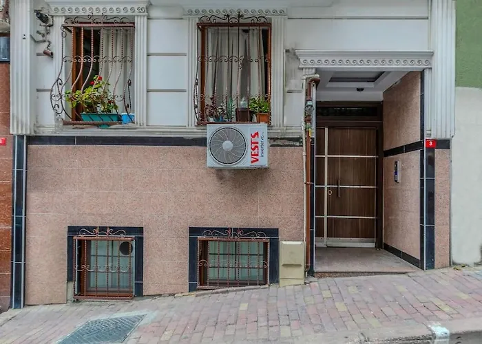 Fatih'te Yeni 3 Odali No 1 Apartment